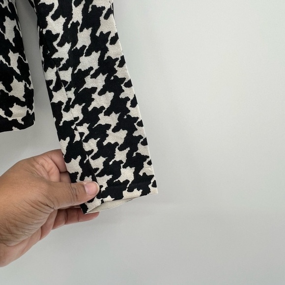Talbots Houndstooth Jacquard Top – Size 8 (Pre-Owned, Good Condition) - Picture 6 of 9